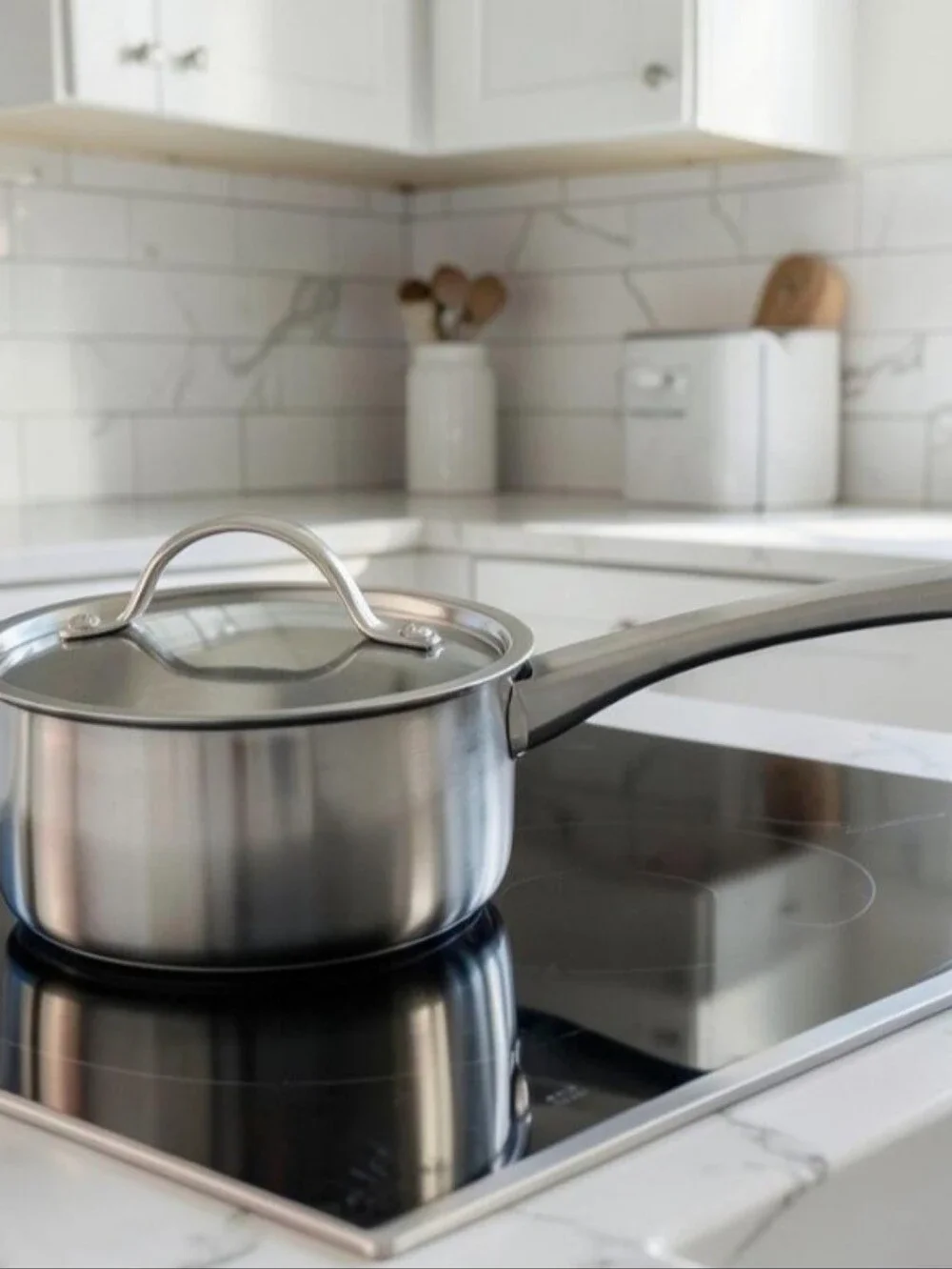Farberware 1 Qt (0.9 Liters) / 6-inch Stainless Steel Sauce Pan 18/10 With Lid.